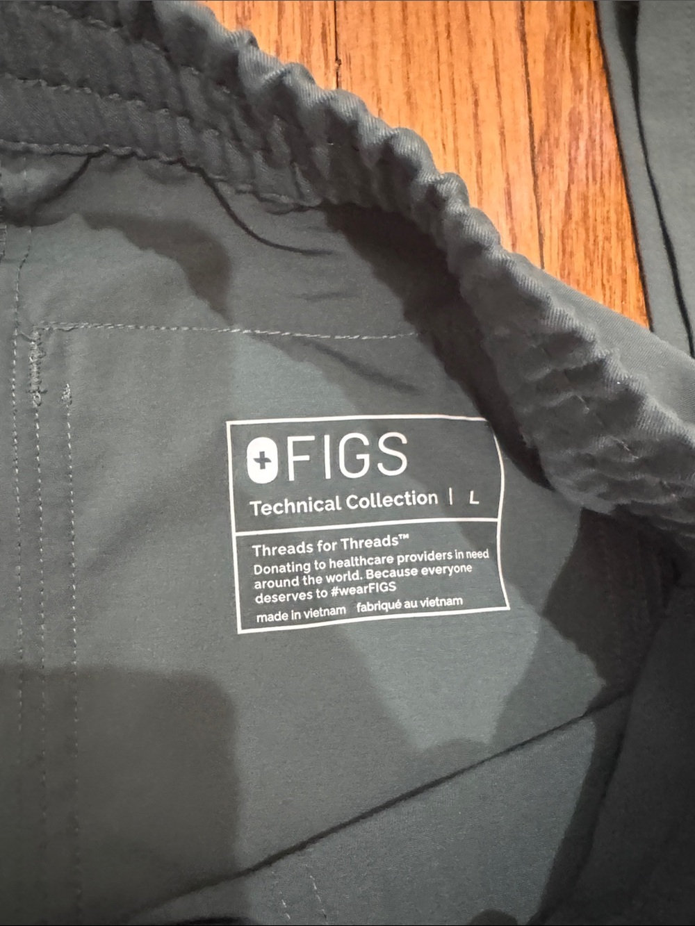 Figs Women’s Scrub Set - Picture 4 of 7